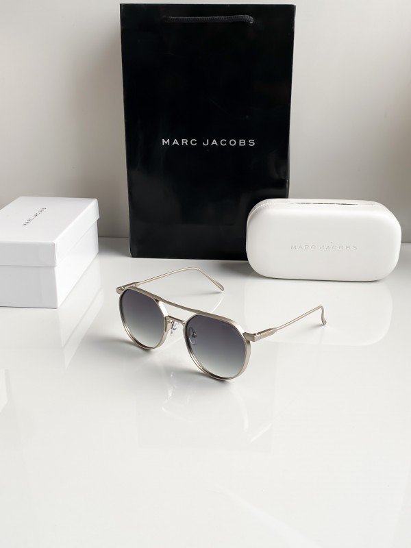 Marc Jacobs Green shade 5052